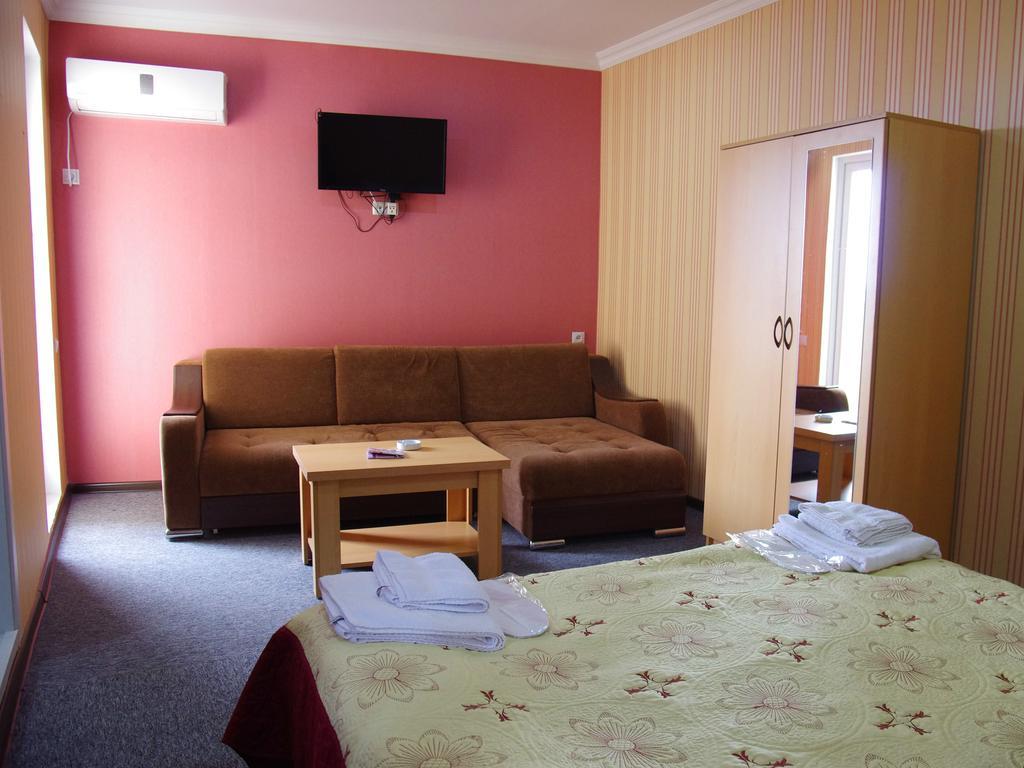 King Edward Hotel Тбілісі Номер фото