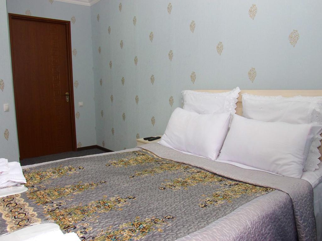 King Edward Hotel Тбілісі Номер фото