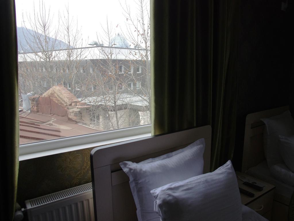King Edward Hotel Тбілісі Номер фото