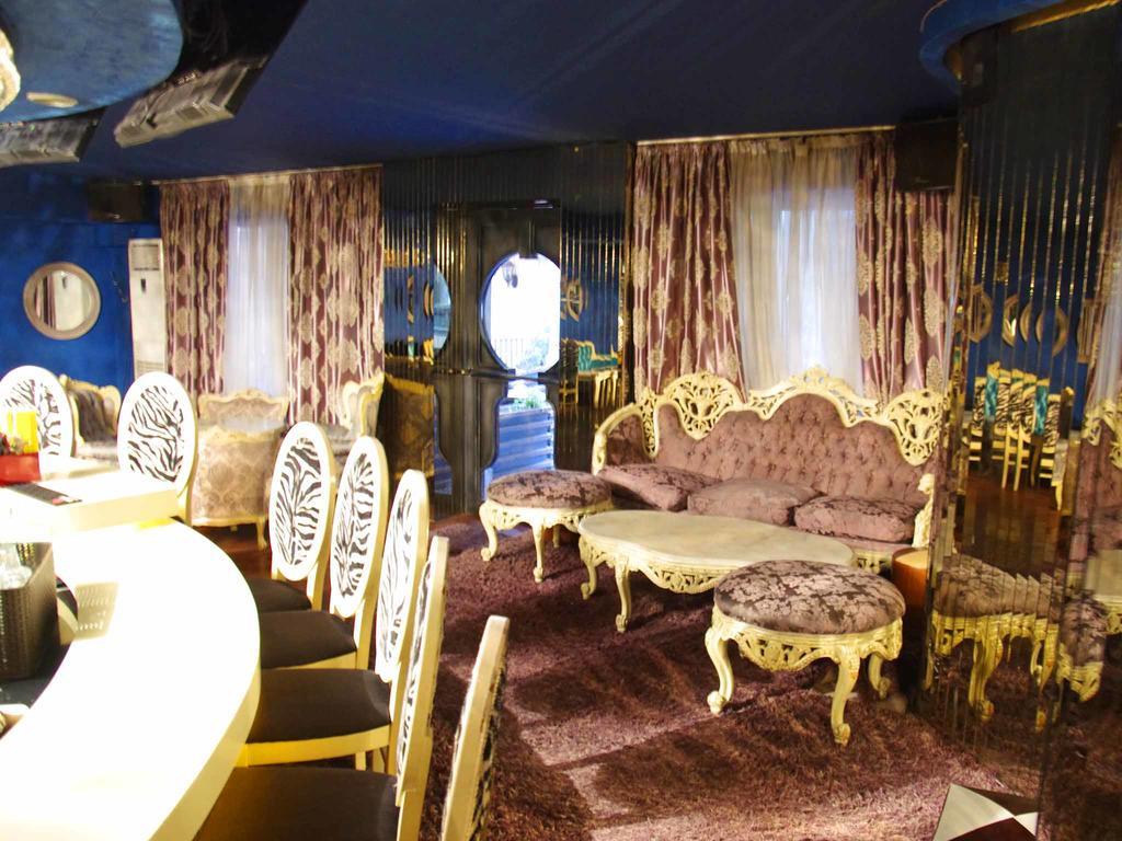 King Edward Hotel Тбілісі Екстер'єр фото