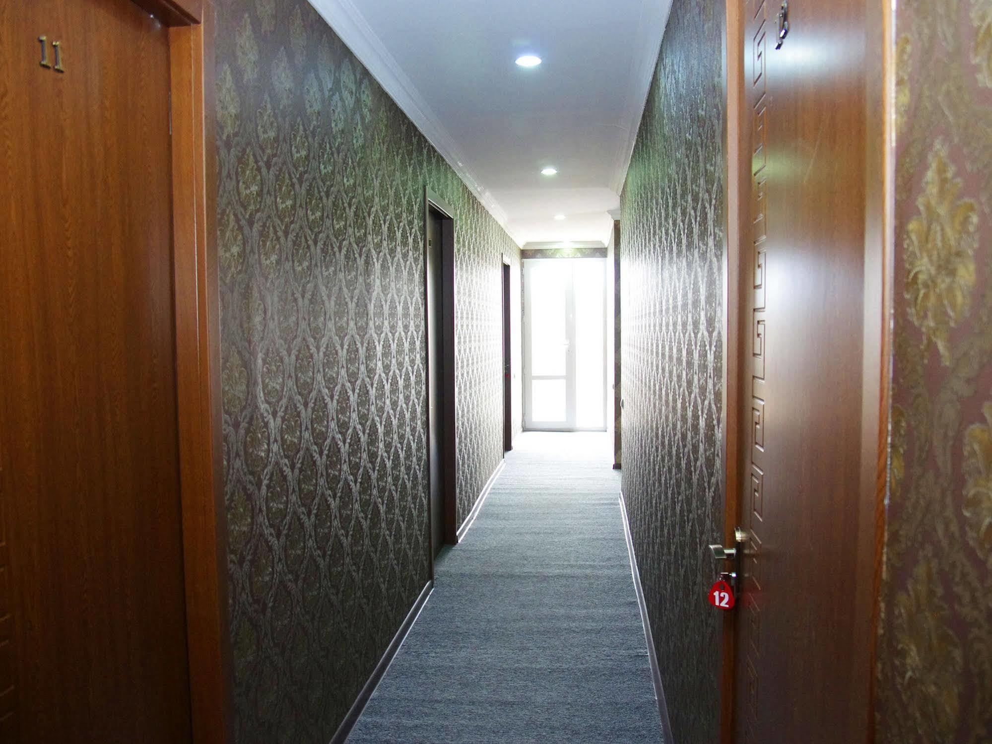King Edward Hotel Тбілісі Екстер'єр фото